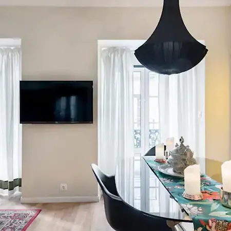 Apartment Design Meets Lisbon's Iconic Tram 28 *
